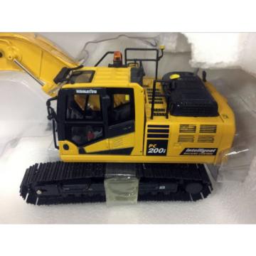 KOMATSU PC200i-10 INTELLIGENT MACHINE 1/50 scale model by Universal Hobbies