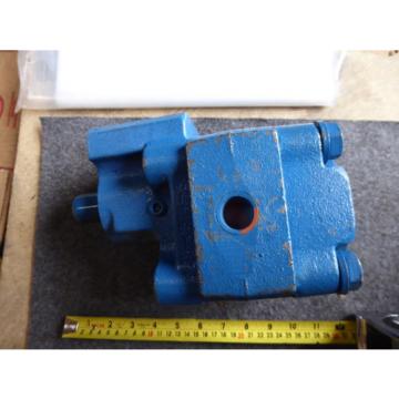 NEW PERMCO HYDRAULIC PUMP # M3000C799ADHF17-32