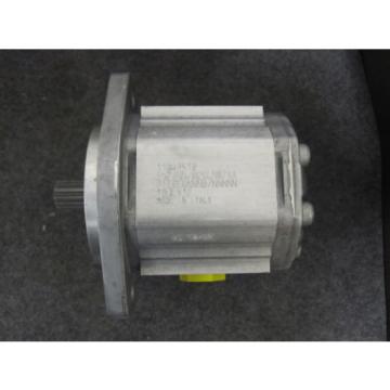 NEW SAUER-SUNSTRAND GEAR PUMP # 11043518