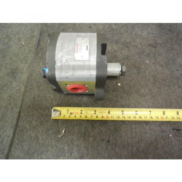 NEW REXROTH GEAR PUMP # F000510500 # 03W19-7361-P104617-148 #1 image