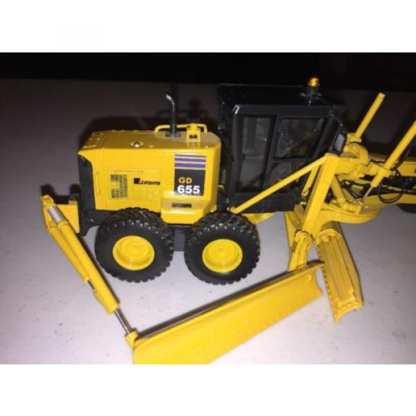 2005 First Gear Komatsu GD 655 Grader W/plow Diecast Toy Construction #2 image