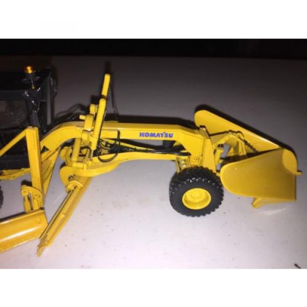 2005 First Gear Komatsu GD 655 Grader W/plow Diecast Toy Construction #3 image