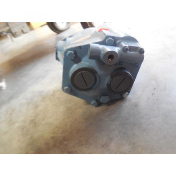 Origin INTERNATIONAL VICKERS PISTON PUMP PVB20RCG70 #2 image