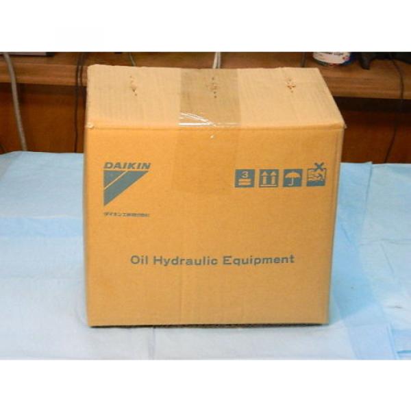 Origin DAIKIN V-SERIES HYDRAULIC PISTON PUMP V15A2R-95 NIB #7 image