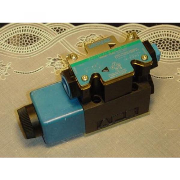 Vickers DG4V-3S-2A-M-FW-B5-60 Hydraulic Directional Control Valve 02-109563 Origin #1 image