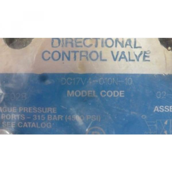 Vickers DG17V4-010N-10, 02-356395, Hydraulic Directional Valve origin Old Stock #2 image