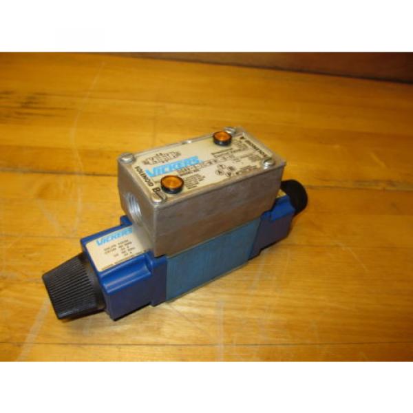 Vickers DG4V-3-2C-M-WL-B-40 Hydraulic Valve 5000PSI w/ 633741 115/120 vac Coils #1 image