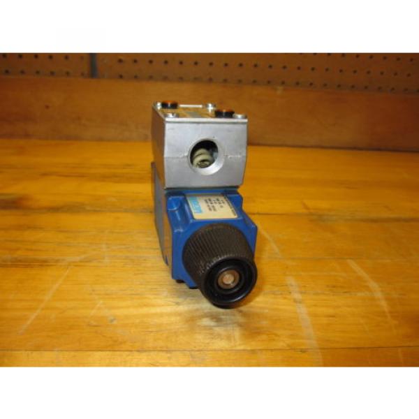 Vickers DG4V-3-2C-M-WL-B-40 Hydraulic Valve 5000PSI w/ 633741 115/120 vac Coils #4 image