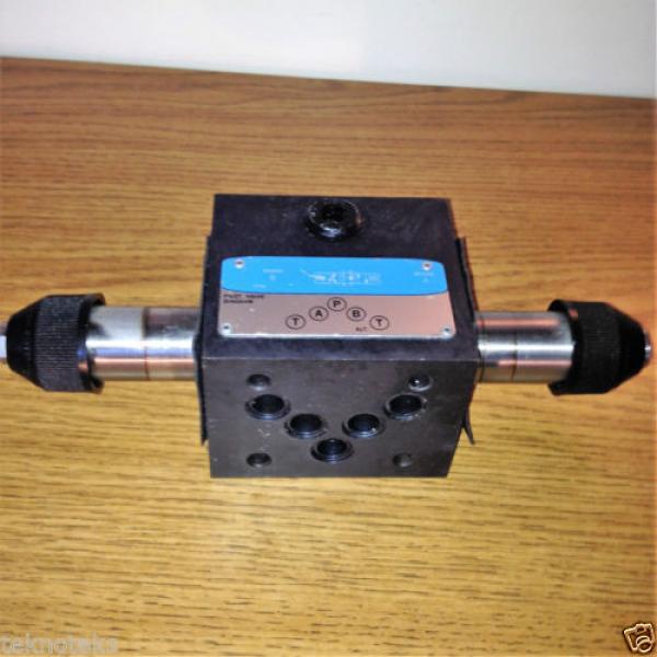 VICKERS 84M617 HYDRAULIC VALVE BLOCK #2 image