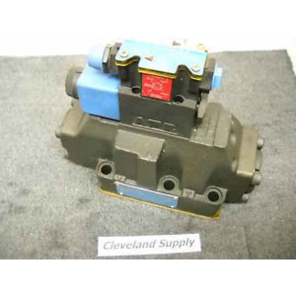 VICKERS 02-135949 HYDRAULIC SOLENOID VALVE ASSEMBLY Origin #1 image