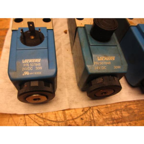 Vickers DG4V 3 6C VM U H7 60 Hydraulic Valve w/ 507848 24VDC Coil DG4V36CVMUH760 #4 image