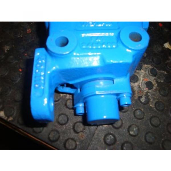 VICKERS SINGLE SPOOL CONTROL VALVE # 406110 FREE SHIPPING #1 image