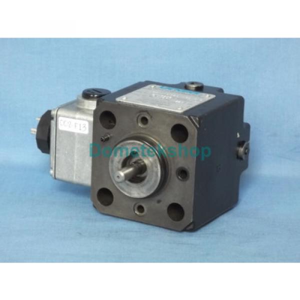 Vickers CVU 25 SWB B29 M 30 EN6 Hydraulic Servo Valve with electronic position #1 image