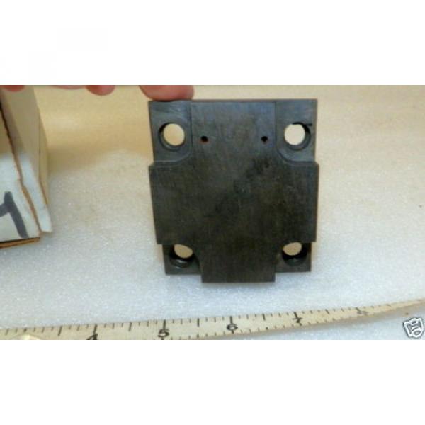 One Replacement Cap for Hydraulic Pump  Vickers 309913 #1 image