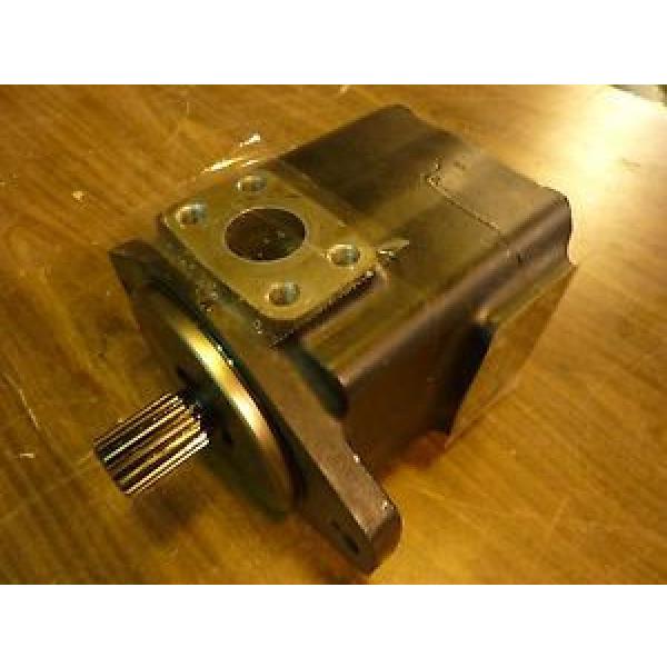 Vickers Hydraulic Motor 35V30A 11D22R Used #24287 #1 image