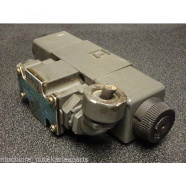 VICKERS HYDRAULIC VALVE_DG4V-3S-6C-M-FTWL-B5-60_DG4V3S6CMFTWLB560 #3 image