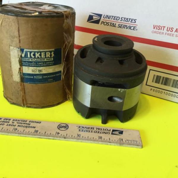 Minneapolis-Moline, Vickers hydraulic pump   10R-1002  Item:  3256 #1 image