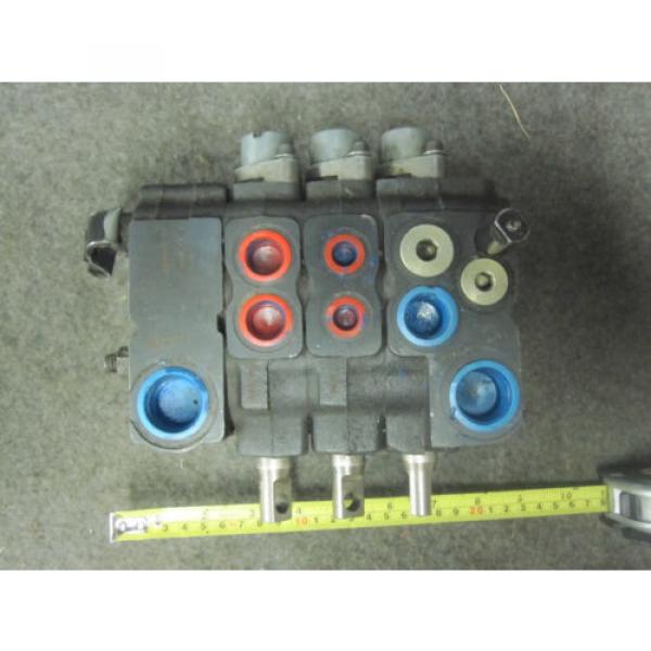 Origin VICKERS 3 SPOOL CONTROL VALVE # 02-310443 #1 image