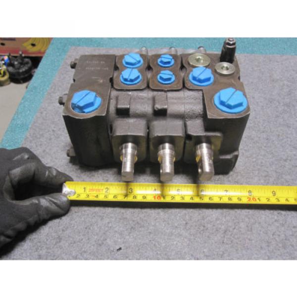 Origin CLARK 3 SPOOL CONTROL VALVE # 2812862 VICKERS 02-330183 #3 image