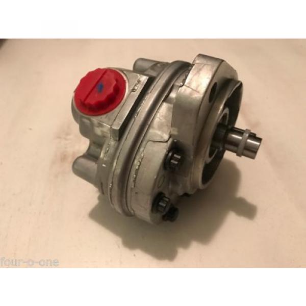 Vickers 26 Series Hydraulic Gear Pump, 3500psi Max Pressure 53GPM 26001-RZG #1 image