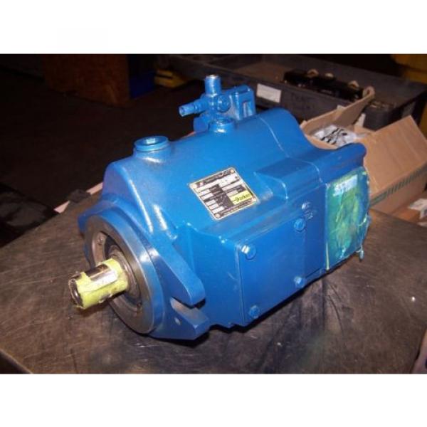 NEW PARKER HYDRAULIC VARIABLE VOLUME PISTON PUMP PVP76302R2M10  76 cc/rev #1 image