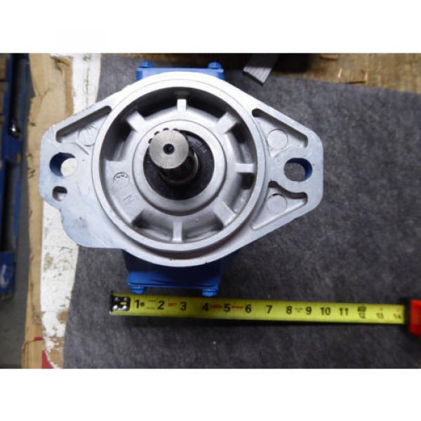 Origin EATON VICKERS PISTON PUMP 02-466217 # PVE012R #5 image