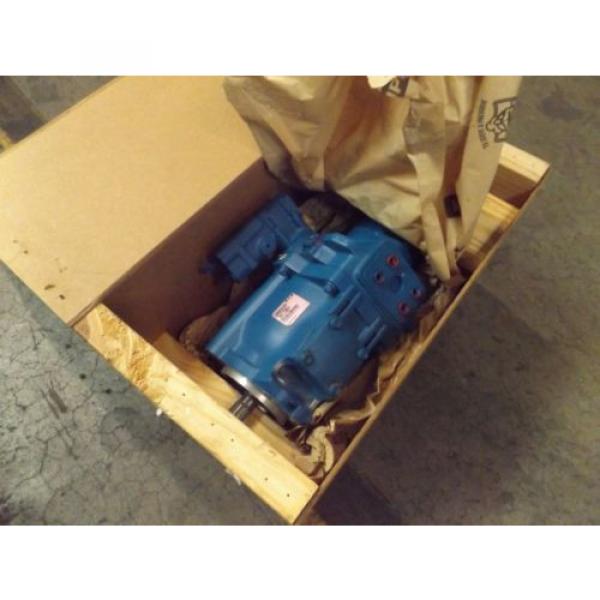 VOLVO LOADER STEERING HYDRAULIC PUMP VOE 11026949 Origin EATON OEM L120C L150 L150C #1 image